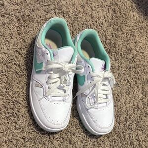 Women's nike shoes 8.5